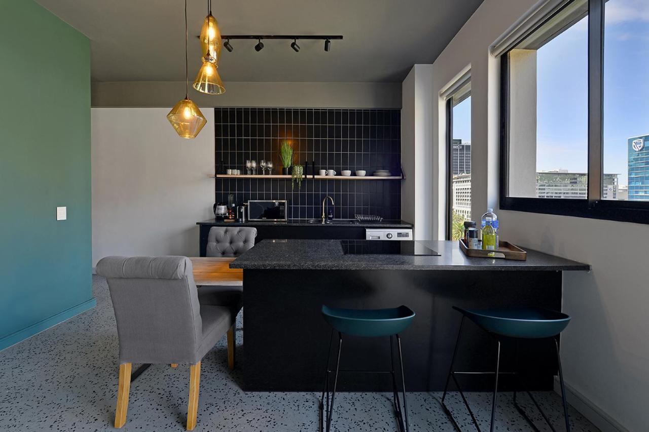 Ira - Luxury With & Mountain Views